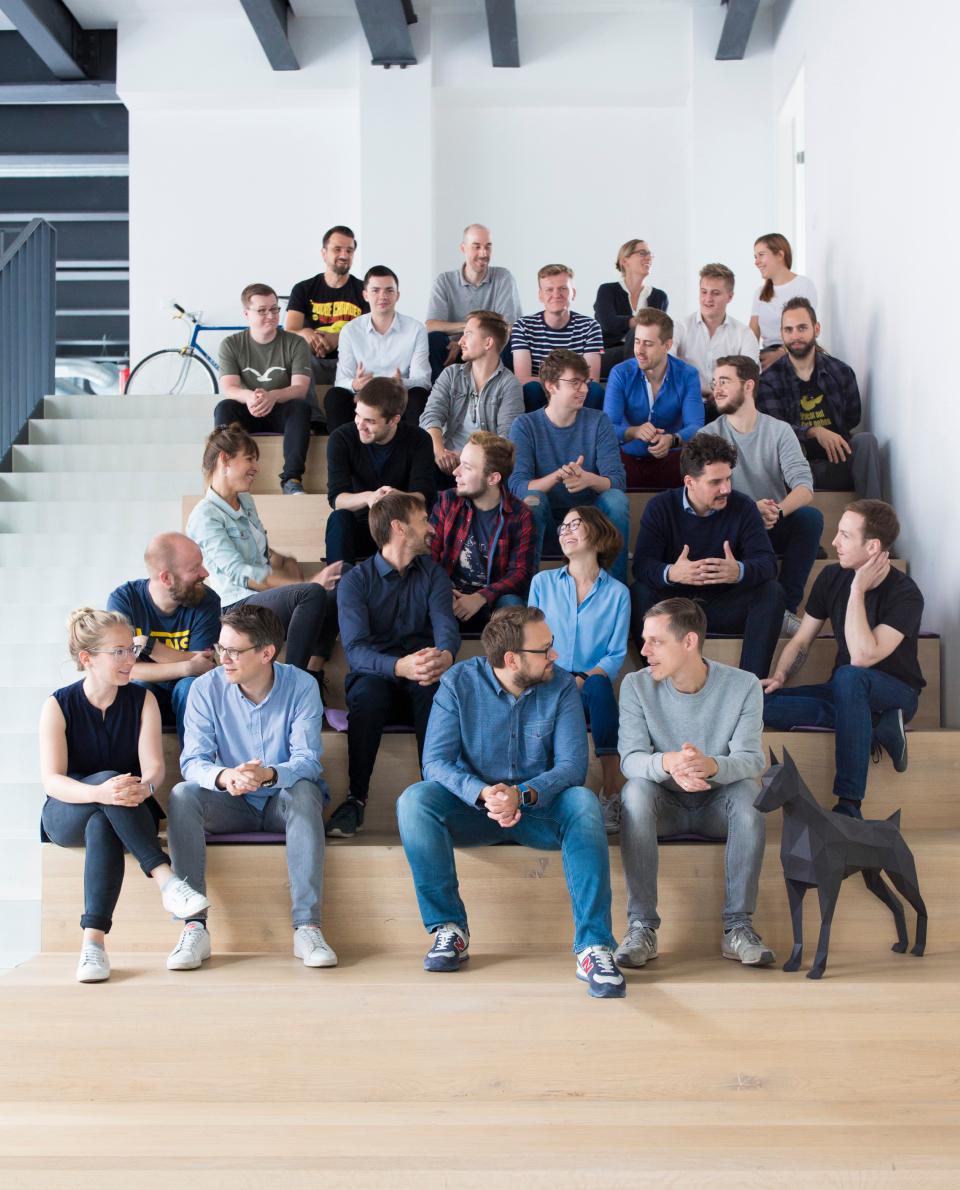 Das Neoskop-Team auf der Standup-Treppe